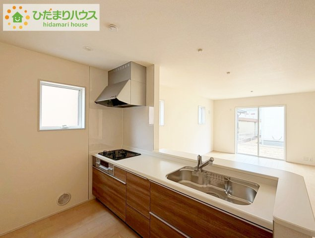 いわき市泉町滝尻第2　新築戸建　7号棟のキッチン|家族と会話しながら料理できるオープンカウンター♪