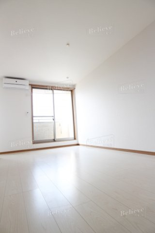 エスカレント国分の居間・リビング|明るい室内です☆