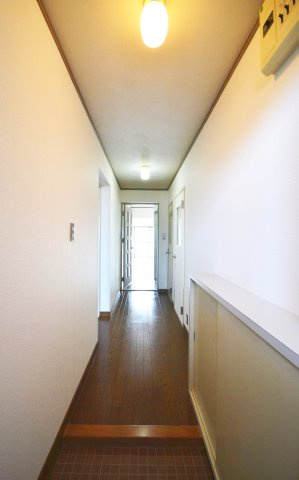 ハイツ277の玄関