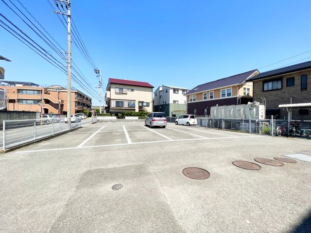 ハイツ277の駐車場