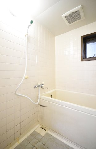 ハイツ277の浴室