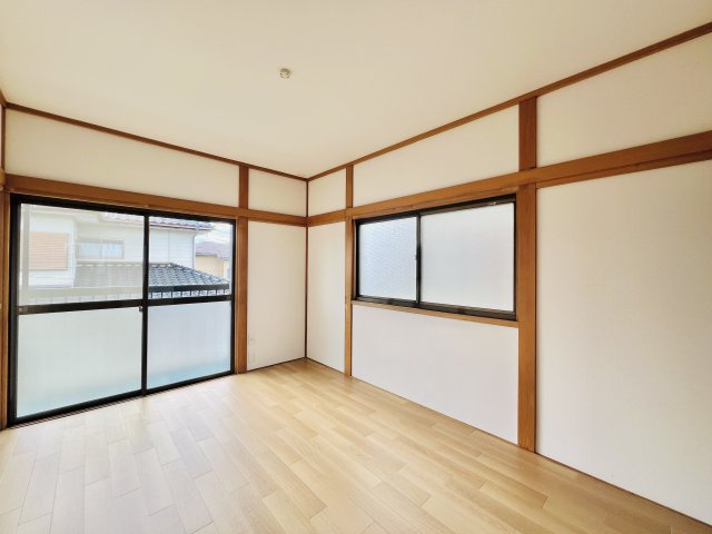 前橋市前箱田町の洋室|バルコニーへも行き来できる洋室