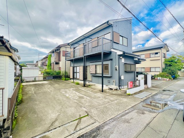 前橋市前箱田町の前面道路含む現地写真|間口も広く駐車も楽々♪