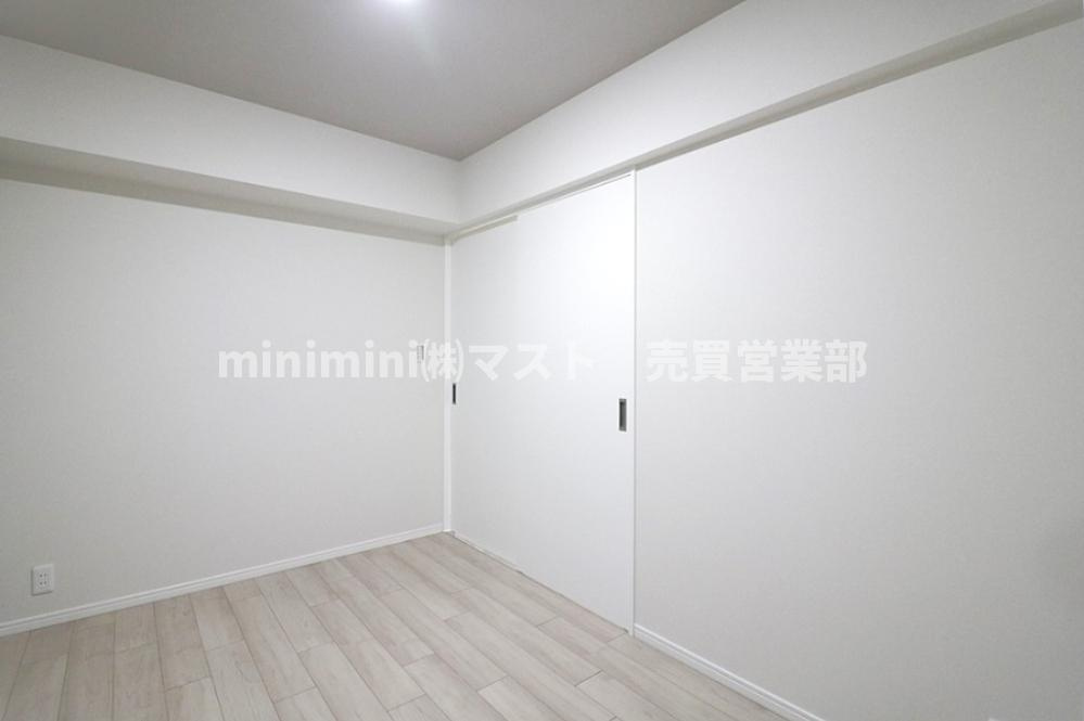 ユニハイム市岡2の洋室|◆シンプルですっきりとした室内は飽きのこない居心地の良い雰囲気。自分好みの空間を創り上げてください♪
