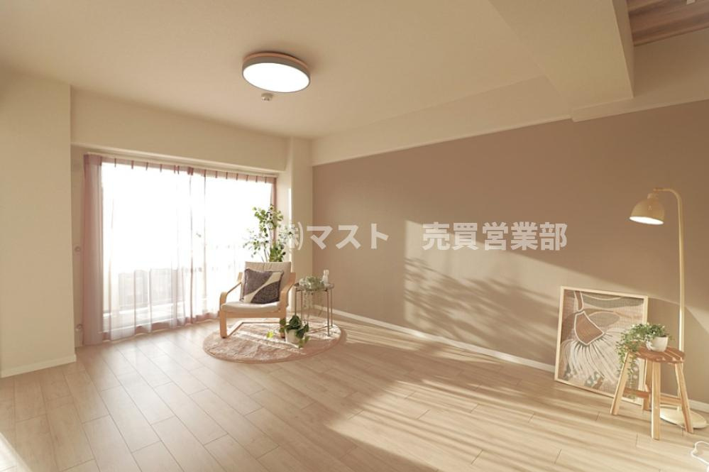 ユニハイム市岡2の居間・リビング|◆リビングに隣接している洋室の引き戸を開ければ広々としたスペースになります♪
