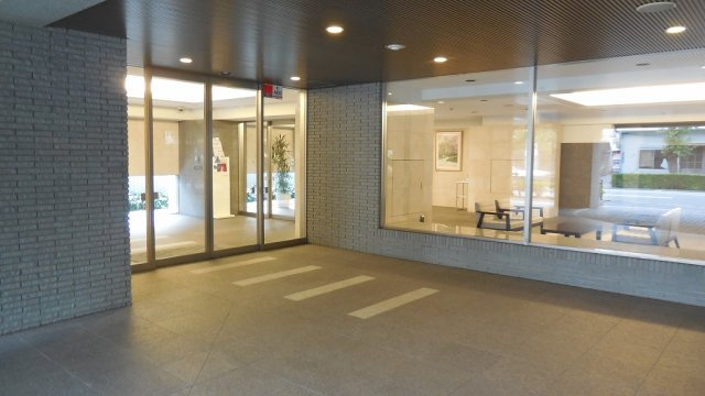 小石川アインスのエントランス