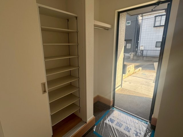 川越市諏訪町第5期　新築一戸建ての玄関|ゆったりとした玄関です