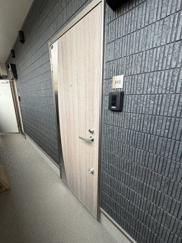 Ours Lavande（ウルス・ラヴァンド）の玄関