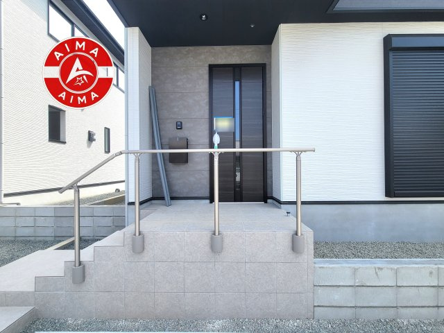 古賀市千鳥6丁目第2-3棟(3号棟）の玄関|おでかけの時も帰った時も、「我が家」を最初に感じでもらえる素敵な空間に。