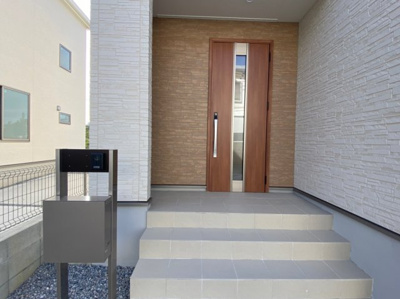 【玄関】 | 読谷村宇座　第2（限定1棟） | ※同仕様写真です