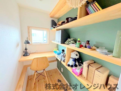 【内装】 | 町田市金井 中古戸建 | ちょっとした小物やお花を配置するだけで、贅沢な空間に生まれ変わります。シンプルな内装は、貴方だけのコーディネートをお待ちしております。