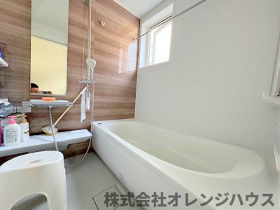 【浴室】 | 町田市金井 中古戸建 | 落ち着いた色調で統一された、清潔感ただよう浴室は、寛ぎの時間をさらに心地良いものに演出してくれます。