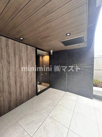 大阪市西区西本町２丁目の賃貸マンションのエントランス