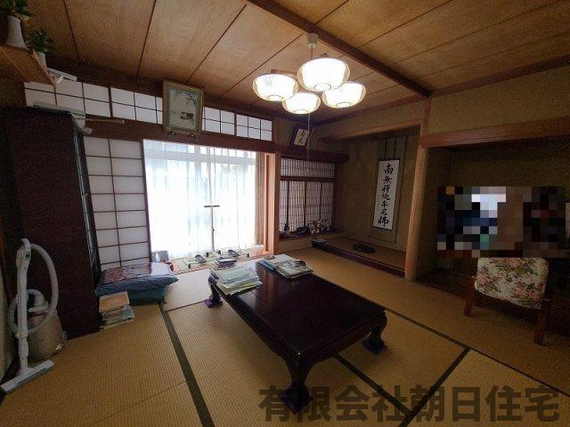 【和室】 | 山代町中古戸建 | リビング隣の縁側のある明るい和室です。