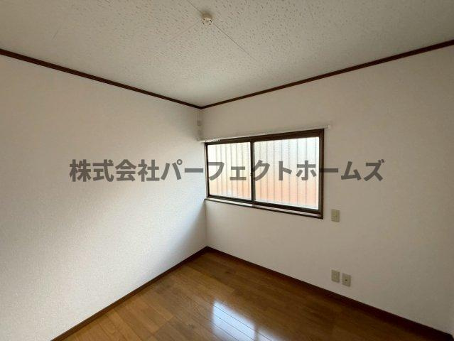 成美町平屋　賃貸の洋室|落ち着いた色調の洋室です