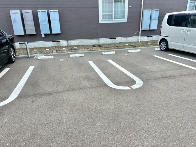 シャルマンヴィレッジ　Bの駐車場