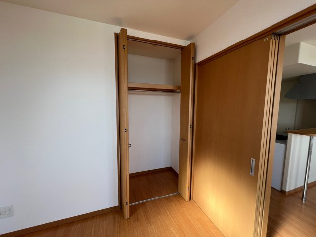 【収納】 | ルネスグランドールⅠ | バルコニー側洋室ウォークインクローゼット（※写真はイメージです、現況優先となります）