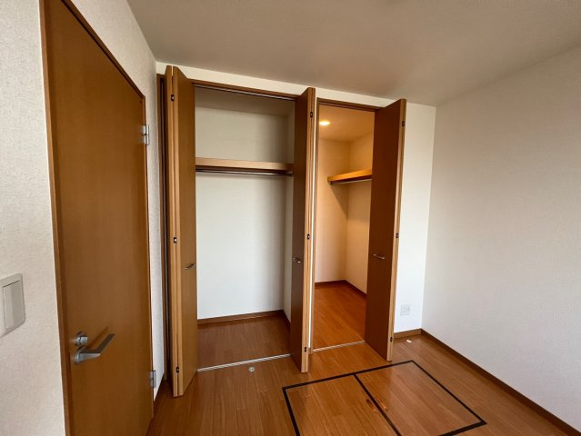 【収納】 | ルネスグランドールⅠ | 玄関側洋室ウォークインクローゼット（※写真はイメージです、現況優先となります）