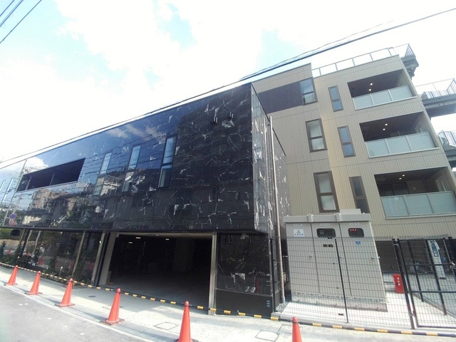 シー・クリサンス西岡本