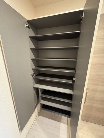 【収納】 | オーガスタハイツ | ※同物件・反転タイプの写真です。