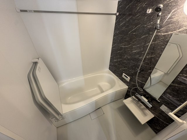 【浴室】 | オーガスタハイツ | ※同物件・反転タイプの写真です。