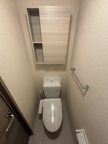 【トイレ】 | オーガスタハイツ | ※同物件・反転タイプの写真です。