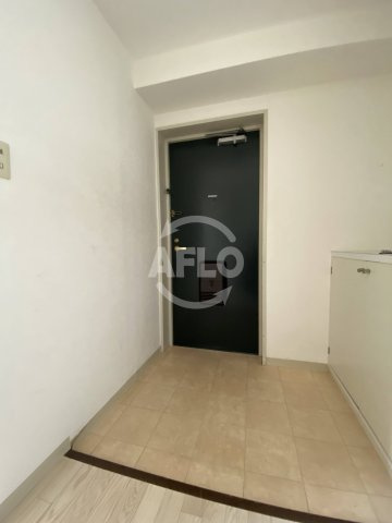 テン・フォーティ　日吉小学校の玄関|テン・フォーティー　玄関