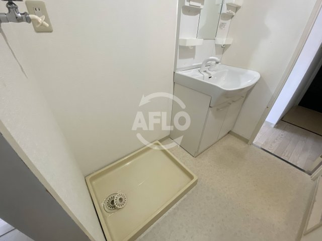 テン・フォーティ　日吉小学校の洗面所|テン・フォーティー　室内洗濯機置場