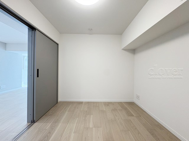 【洋室】 | 調布ヶ丘ハイツ | 洋室を見るときは具体的な用法や家具配置などをぜひご想像ください。～即日のご見学可能～　お問合せはお気軽にどうぞ。
