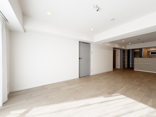 【居間・リビング】 | 調布ヶ丘ハイツ | 広くスペースをとってあるLDK。この空間に、どのように家具を配置していくのかを考えるのが、住宅購入時のなによりの楽しみです。～即日のご見学可能～　お問合せはお気軽にどうぞ。
