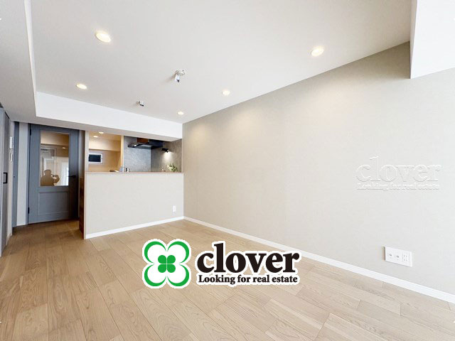 【居間・リビング】 | 調布ヶ丘ハイツ | くつろぎの空間であるLDKの様子。安心してくつろげるよう派手さは控えて、さりとて地味すぎもせず、あなたの生活を彩ってくれます。～即日のご見学可能～　お問合せはお気軽にどうぞ。
