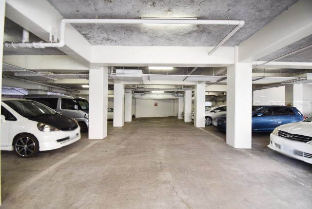 【駐車場】 | 調布ヶ丘ハイツ | マンションの駐車場スペース。空きの有無や駐車料金、サイズ規定などについては、改めてお問い合わせください。～即日のご見学可能～　お問合せはお気軽にどうぞ。