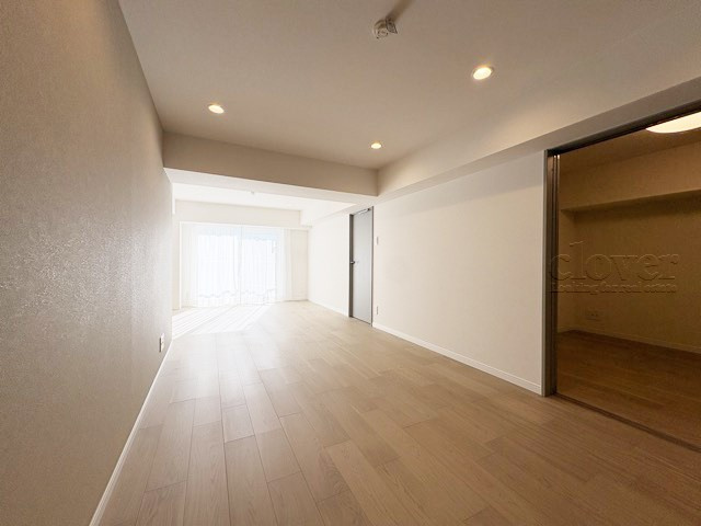 【ダイニング】 | 調布ヶ丘ハイツ | くつろぎの空間であるLDKの様子。安心してくつろげるよう派手さは控えて、さりとて地味すぎもせず、あなたの生活を彩ってくれます。～即日のご見学可能～　お問合せはお気軽にどうぞ。
