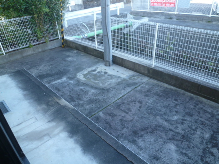 香芝市狐井のアパートの庭