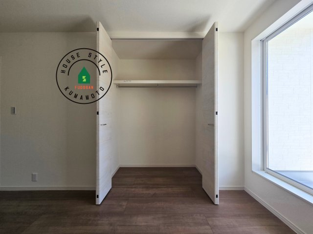 熊本市東区榎町第6-3棟（1号棟）の内観：施工例|洋服や大きな荷物が多い方や人数の多いご家族などは、一般的なクローゼットよりもウォークインクローゼットのほうが使い勝手が良いです。