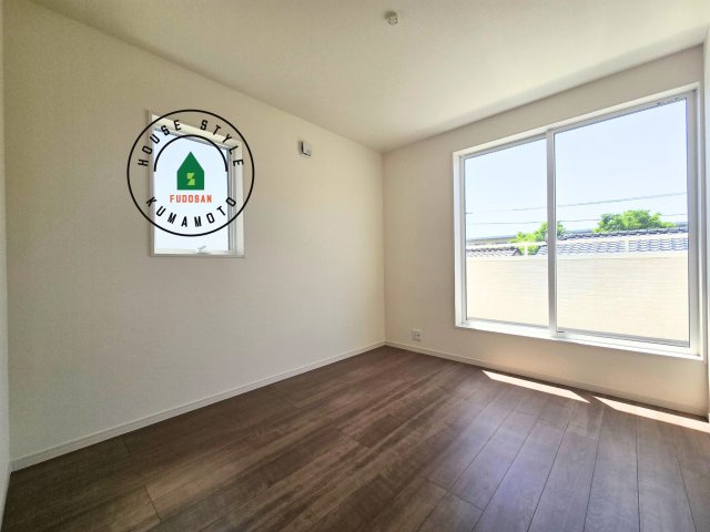 熊本市東区榎町第6-3棟（1号棟）の内観：施工例|採光良好な洋室は全居室、複層ガラスの遮熱効果と断熱効果で、一年中快適に過ごせます。