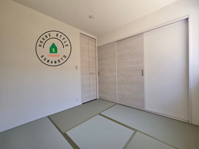 熊本市東区榎町第6-3棟（1号棟）の内観：施工例|和室を上手に活用すると暮らし方の幅が広がります。例えば普段は開け放して、子供の小さいうちはお昼寝や遊びのスペースに。畳はソフトなので転んでもケガをしにくく安心です