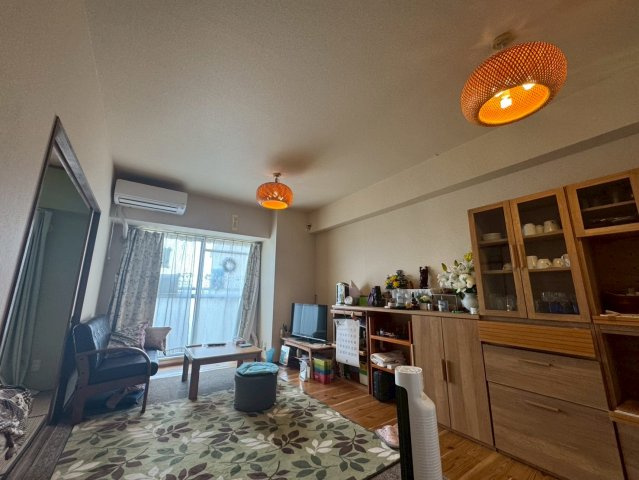 -三丁目不動産-　ダイアパレスビッグウィング深谷の居間・リビング