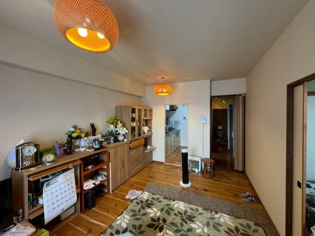 -三丁目不動産-　ダイアパレスビッグウィング深谷の居間・リビング