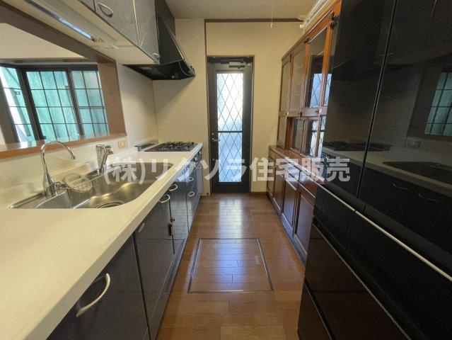 国松町　中古一戸建てのキッチン|LDK13.75帖
■物件内覧・資金計画相談・住宅ローン相談、リフォーム相談、お問合せ受付中■
※当日・翌日のご内覧、ご相談はお電話でのお問合せがスムーズです！