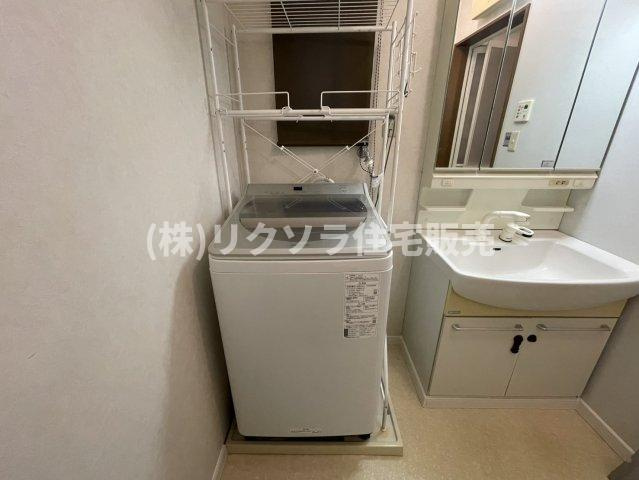 国松町　中古一戸建てのランドリースペース|ドラム式も設置可能
■物件内覧・資金計画相談・住宅ローン相談、リフォーム相談、お問合せ受付中■
※当日・翌日のご内覧、ご相談はお電話でのお問合せがスムーズです！