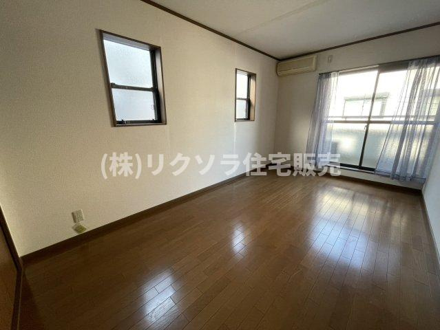 国松町　中古一戸建ての洋室|洋室7.5帖
■物件内覧・資金計画相談・住宅ローン相談、リフォーム相談、お問合せ受付中■
※当日・翌日のご内覧、ご相談はお電話でのお問合せがスムーズです！