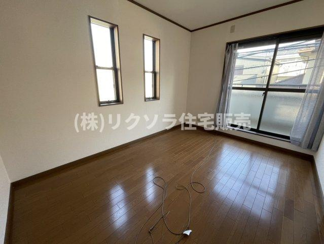 国松町　中古一戸建ての寝室|洋室6.0帖
■物件内覧・資金計画相談・住宅ローン相談、リフォーム相談、お問合せ受付中■
※当日・翌日のご内覧、ご相談はお電話でのお問合せがスムーズです！