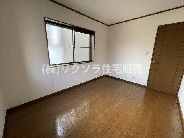 国松町　中古一戸建ての子供部屋|洋室6.0帖
■物件内覧・資金計画相談・住宅ローン相談、リフォーム相談、お問合せ受付中■
※当日・翌日のご内覧、ご相談はお電話でのお問合せがスムーズです！