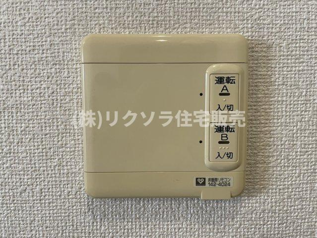 国松町　中古一戸建ての設備|床暖房パネル
■物件内覧・資金計画相談・住宅ローン相談、リフォーム相談、お問合せ受付中■
※当日・翌日のご内覧、ご相談はお電話でのお問合せがスムーズです！