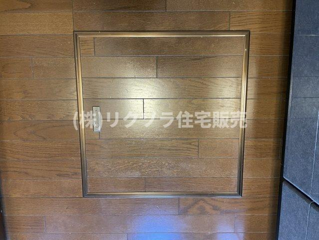 国松町　中古一戸建ての収納|キッチン内　床下収納
■物件内覧・資金計画相談・住宅ローン相談、リフォーム相談、お問合せ受付中■
※当日・翌日のご内覧、ご相談はお電話でのお問合せがスムーズです！