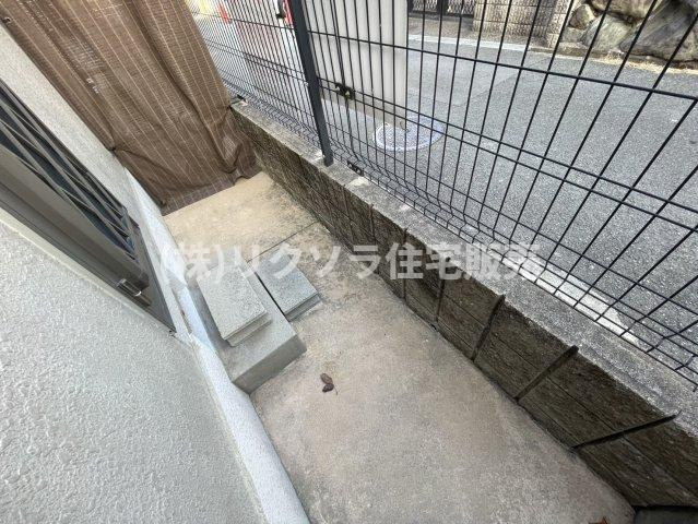 国松町　中古一戸建ての庭|キッチン裏　庭
■物件内覧・資金計画相談・住宅ローン相談、リフォーム相談、お問合せ受付中■
※当日・翌日のご内覧、ご相談はお電話でのお問合せがスムーズです！