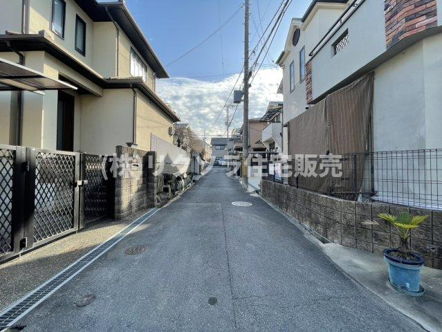 国松町　中古一戸建ての前面道路含む現地写真|■物件内覧・資金計画相談・住宅ローン相談、リフォーム相談、お問合せ受付中■
※当日・翌日のご内覧、ご相談はお電話でのお問合せがスムーズです！
