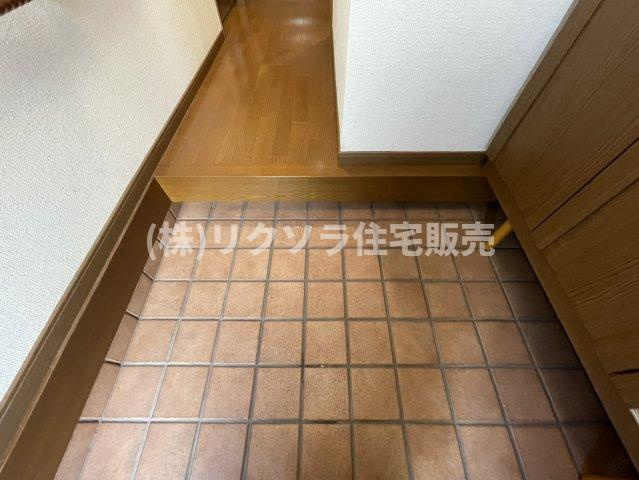 国松町　中古一戸建ての内装|玄関内部
■物件内覧・資金計画相談・住宅ローン相談、リフォーム相談、お問合せ受付中■
※当日・翌日のご内覧、ご相談はお電話でのお問合せがスムーズです！