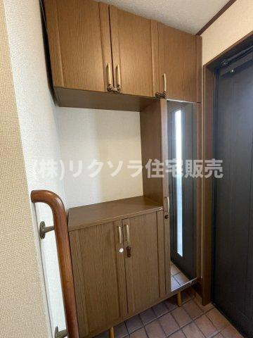 国松町　中古一戸建ての収納|シューズボックス　姿見付き
■物件内覧・資金計画相談・住宅ローン相談、リフォーム相談、お問合せ受付中■
※当日・翌日のご内覧、ご相談はお電話でのお問合せがスムーズです！